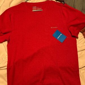 Columbia t shirt